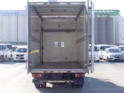 Toyota DYNA  с аукциона в Японии