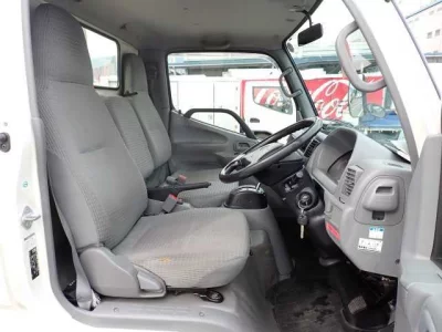 Toyota DYNA  с аукциона в Японии