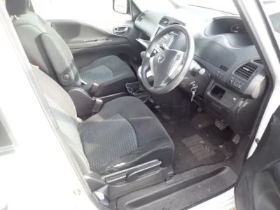 Nissan SERENA  с аукциона в Японии