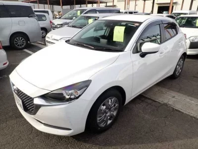 Mazda MAZDA2  с аукциона в Японии