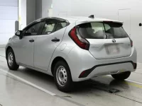 Toyota AQUA лот № 30230 оценка 4  с аукциона в Японии 5