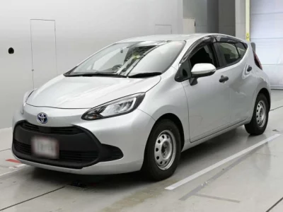 Toyota AQUA  с аукциона в Японии
