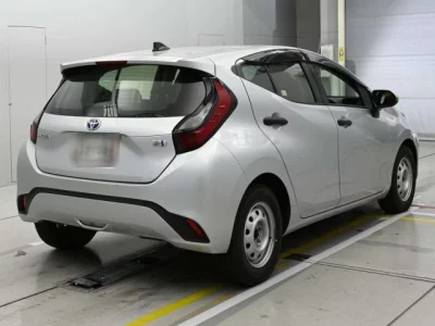 Toyota AQUA  с аукциона в Японии