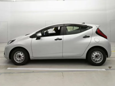 Toyota AQUA  с аукциона в Японии