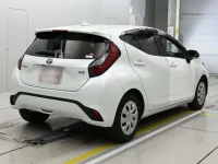 Toyota AQUA лот № 20026 оценка R  с аукциона в Японии 1