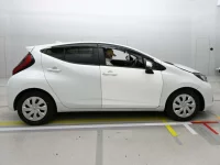 Toyota AQUA лот № 20026 оценка R  с аукциона в Японии 2