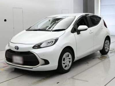 Toyota AQUA  с аукциона в Японии