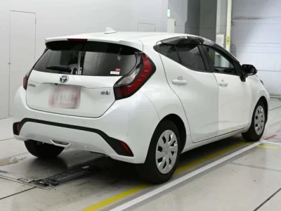 Toyota AQUA  с аукциона в Японии
