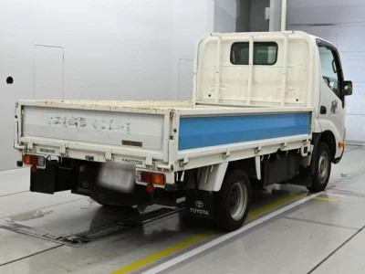 Toyota DYNA  с аукциона в Японии