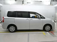 Toyota NOAH лот № 30085 оценка 3.5  с аукциона в Японии 2
