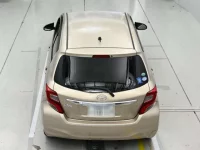 Toyota VITZ лот № 36032 оценка 3.5  с аукциона в Японии 7