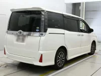Toyota VOXY лот № 30088 оценка 4  с аукциона в Японии 1