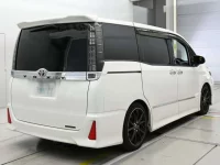 Toyota VOXY лот № 30076 оценка R  с аукциона в Японии 1