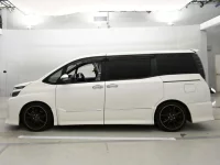 Toyota VOXY лот № 30076 оценка R  с аукциона в Японии 3