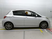 Toyota VITZ лот № 30079 оценка 4  с аукциона в Японии 2