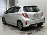 Toyota VITZ лот № 30079 оценка 4  с аукциона в Японии 5