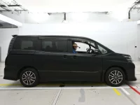 Toyota VOXY лот № 30082 оценка 3.5  с аукциона в Японии 2