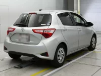 Toyota VITZ лот № 30012 оценка 3.5  с аукциона в Японии 1