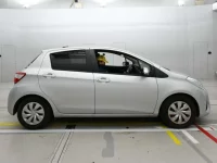 Toyota VITZ лот № 30012 оценка 3.5  с аукциона в Японии 2