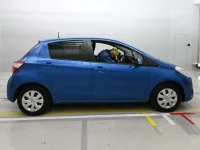 Toyota VITZ лот № 11007 оценка 3.5  с аукциона в Японии 2