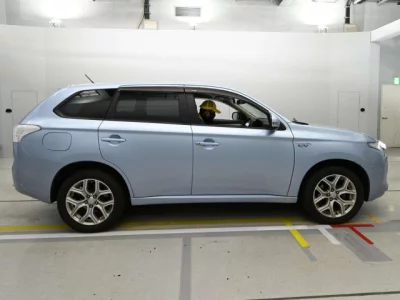 Mitsubishi OUTLANDER PHEV