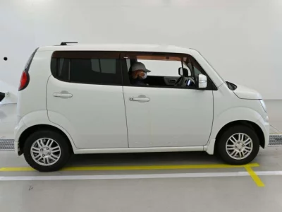 Suzuki MRWAGON