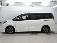 Toyota NOAH лот № 30273 оценка R  с аукциона в Японии 3