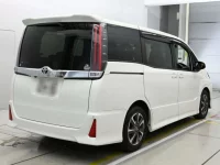 Toyota NOAH лот № 30273 оценка R  с аукциона в Японии 1
