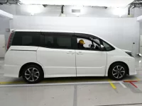 Toyota NOAH лот № 30273 оценка R  с аукциона в Японии 2