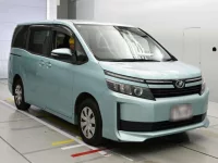 Toyota VOXY лот № 90044 оценка 3  с аукциона в Японии 4