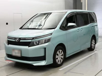 Toyota VOXY  с аукциона в Японии