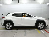 Lexus UX лот № 30115 оценка 4  с аукциона в Японии 2