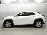 Lexus UX лот № 30115 оценка 4  с аукциона в Японии 3
