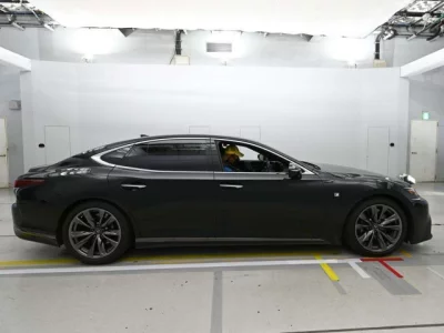 Lexus LS  с аукциона в Японии