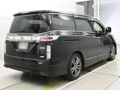 Nissan ELGRAND  с аукциона в Японии