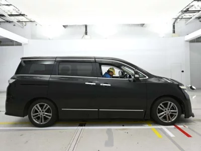 Nissan ELGRAND  с аукциона в Японии