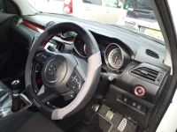Suzuki SWIFT лот № 36012 оценка 5  с аукциона в Японии 8