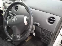 Toyota SIENTA лот № 30300 оценка 4  с аукциона в Японии 8