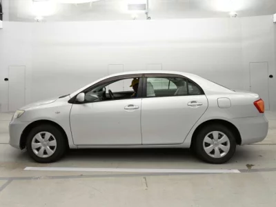 Toyota COROLLA AXIO  с аукциона в Японии