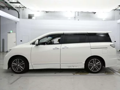 Nissan ELGRAND  с аукциона в Японии