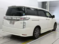 Nissan ELGRAND лот № 30406 оценка 4  с аукциона в Японии 1