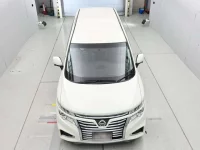 Nissan ELGRAND лот № 30406 оценка 4  с аукциона в Японии 6