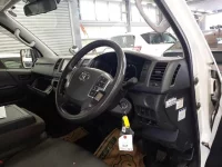 Toyota HIACE VAN лот № 40029 оценка 3.5  с аукциона в Японии 8