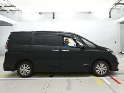 Nissan SERENA  с аукциона в Японии