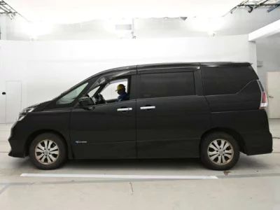 Nissan SERENA  с аукциона в Японии