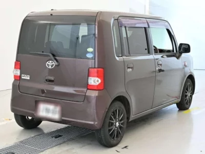 Toyota PIXIS SPACE  с аукциона в Японии