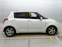 Suzuki SWIFT лот № 90379 оценка 3.5  с аукциона в Японии 2