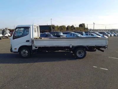 Toyota DYNA  с аукциона в Японии