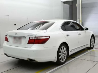 Lexus LS  с аукциона в Японии