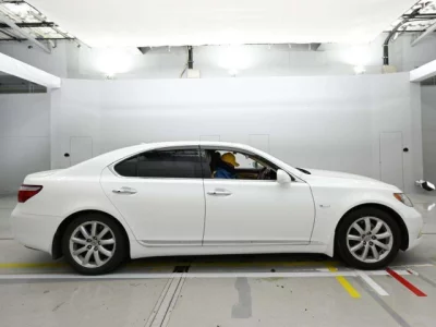 Lexus LS  с аукциона в Японии